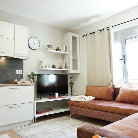 Luka'S Apartment Sarande Exterior photo
